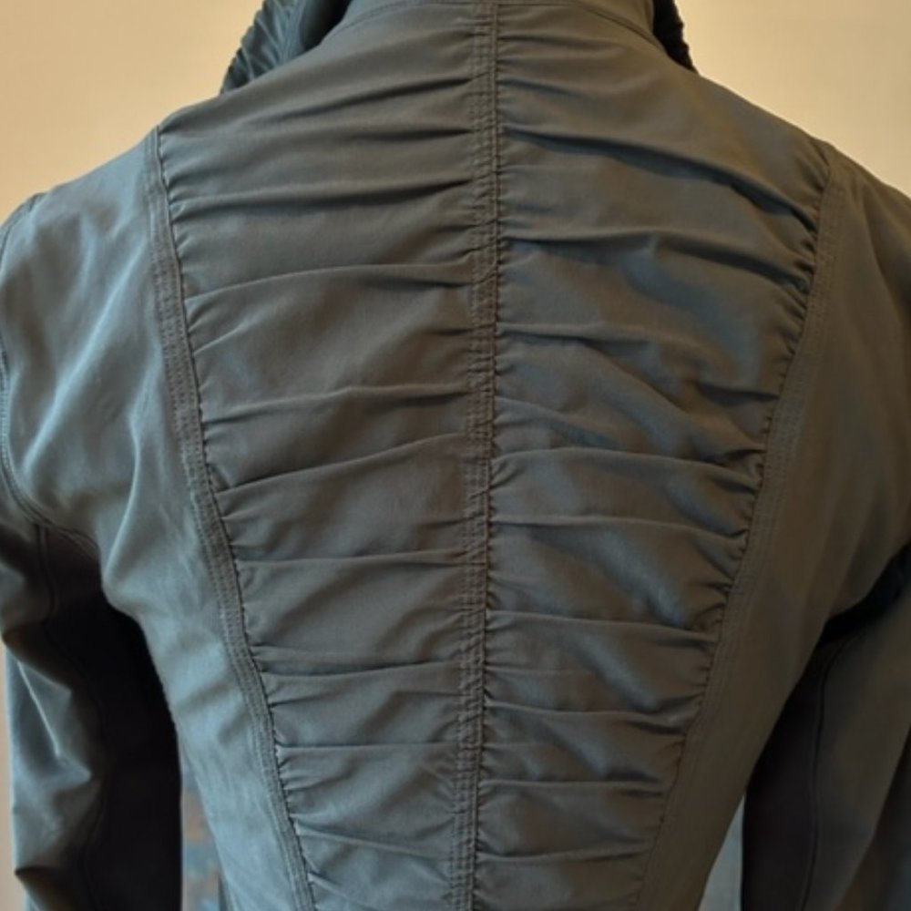 lululemon Ruched Back Jacket - Picture 5 of 13